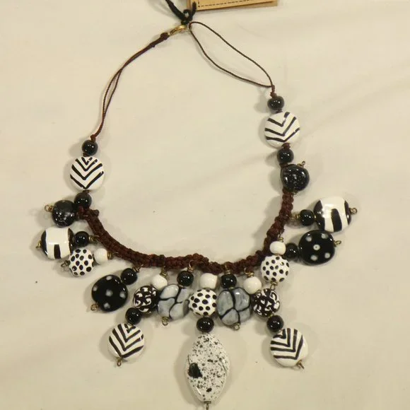 KAZURI Handmade Beaded Beautiful Black/White 18 Necklace - Picture 2 of 6